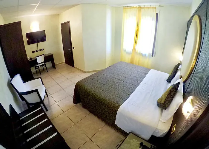 皮克罗诺加拉酒店 4* 诺加拉